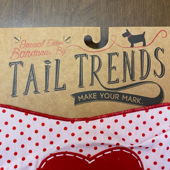 New and never worn Valentines dog nexk bandana size Medium 10-15 inches - Picture 2 of 7